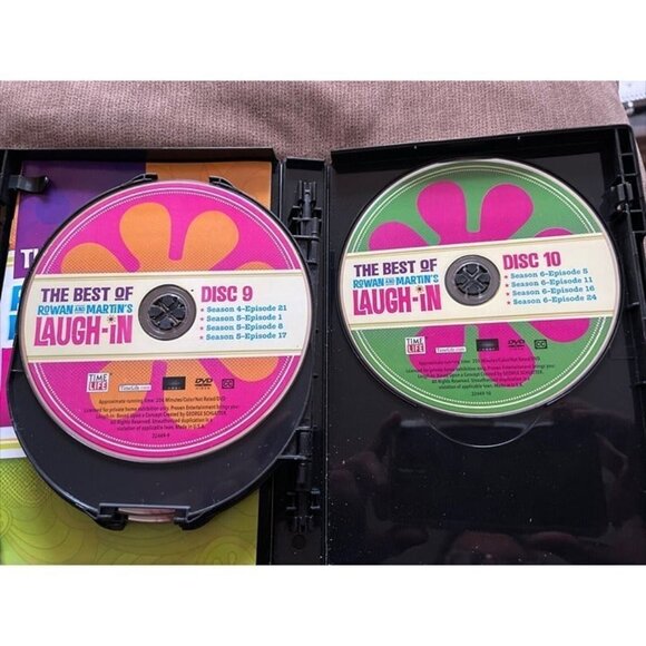 The Best of Rowan and Martin's Laugh-In (10-disc DVD set) & Laugh-in Christmas - Picture 12 of 12